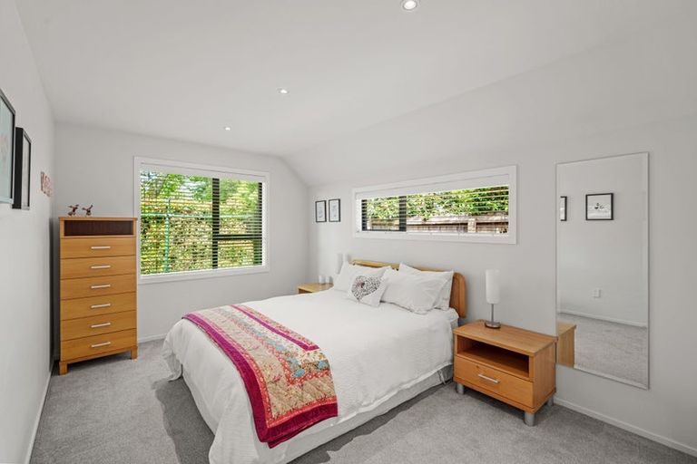 Photo of property in 9 Inglewood Place, Avonhead, Christchurch, 8042