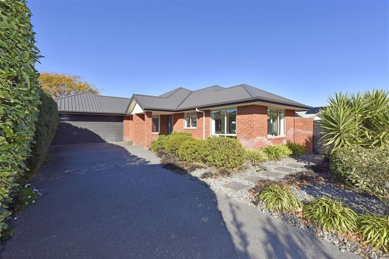 Photo of property in 114 Rothesay Road, Parklands, Christchurch, 8083