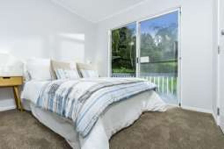 Photo of property in 17 Wanita Place, Totara Vale, Auckland, 0629