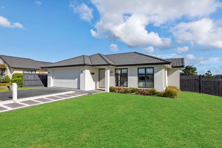 Photo of property in 20 Scotsmoor Drive, Wattle Downs, Auckland, 2103