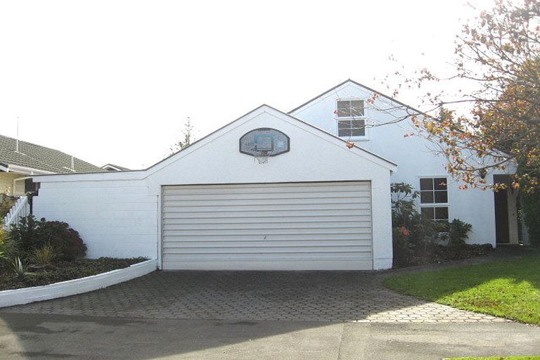 Photo of property in 16 Powell Crescent, Ilam, Christchurch, 8041