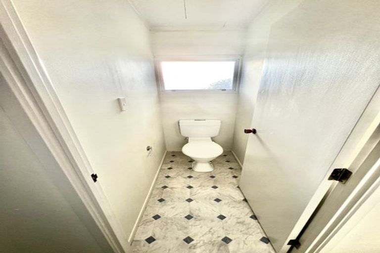 Photo of property in 100 West Harbour Drive, West Harbour, Auckland, 0618