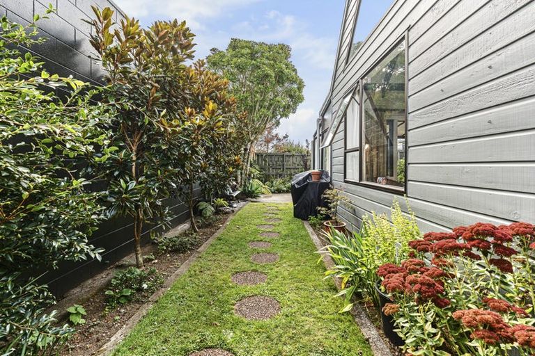 Photo of property in 9a Tamati Place, Merrilands, New Plymouth, 4312