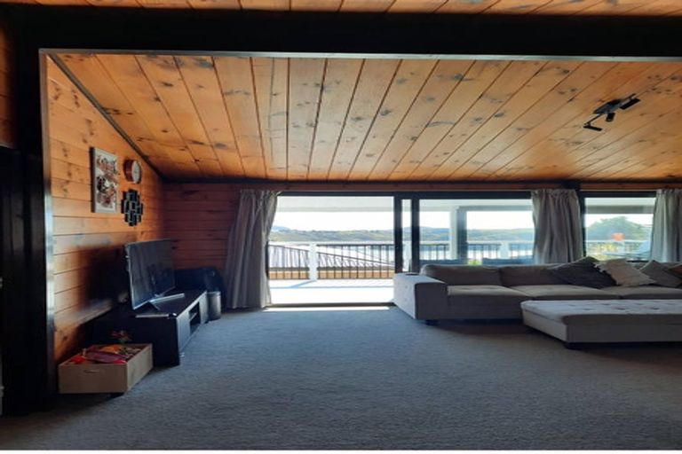 Photo of property in 98 Conclusion Street, Ascot Park, Porirua, 5024