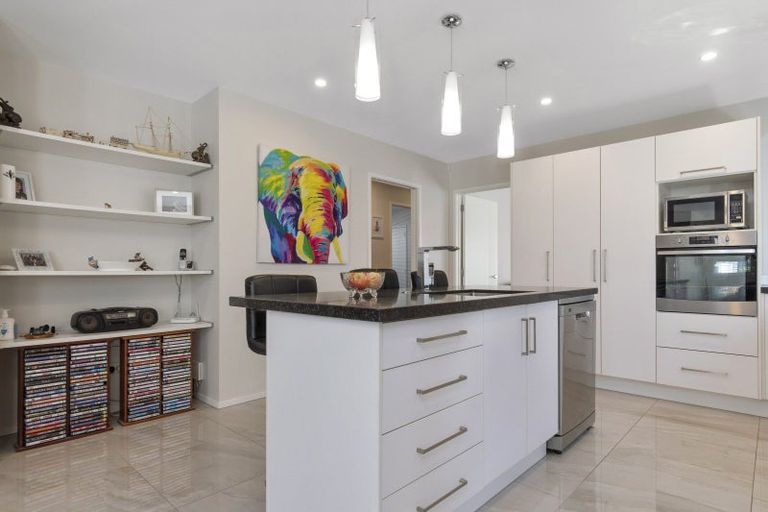 Photo of property in 8 Maria Tini Drive, Papamoa Beach, Papamoa, 3118