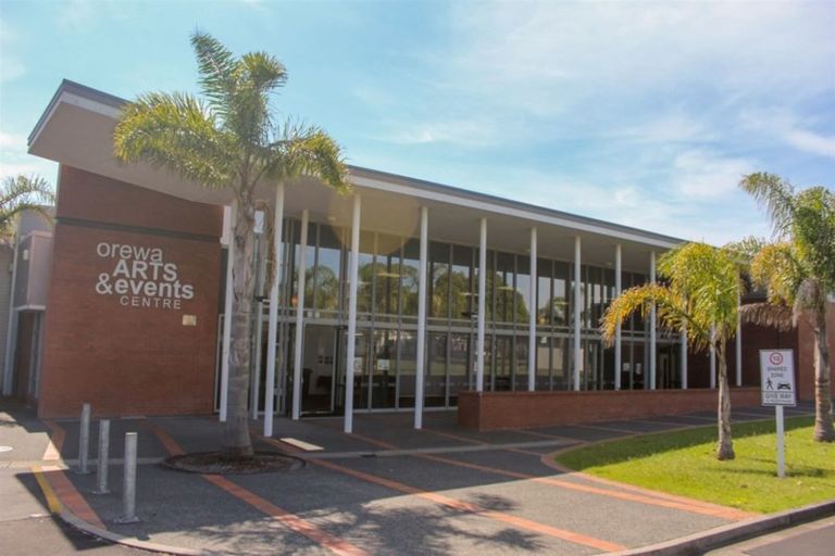 Photo of property in 35 Sunnyheights Road, Orewa, 0931