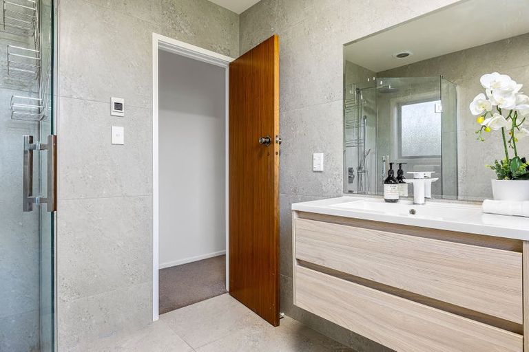 Photo of property in 11a Woodstock Place, Russley, Christchurch, 8042