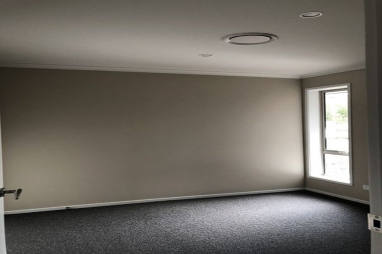 Photo of property in 15 Barry Curtis Place, Levin, 5510