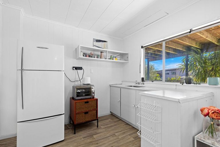Photo of property in 9 Kauri Crescent, Snells Beach, 0920