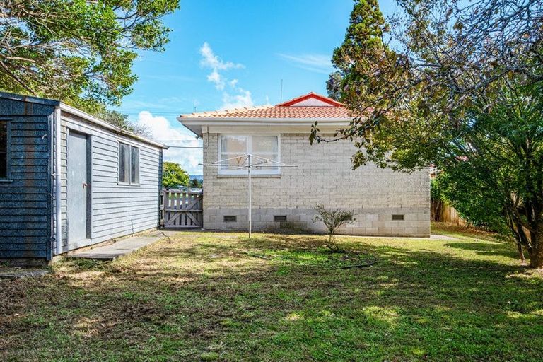 Photo of property in 2/219 Swanson Road, Henderson, Auckland, 0610