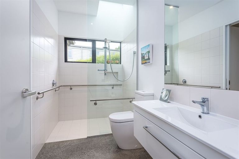 Photo of property in 45 Saint Andrews Hill Road, Mount Pleasant, Christchurch, 8081