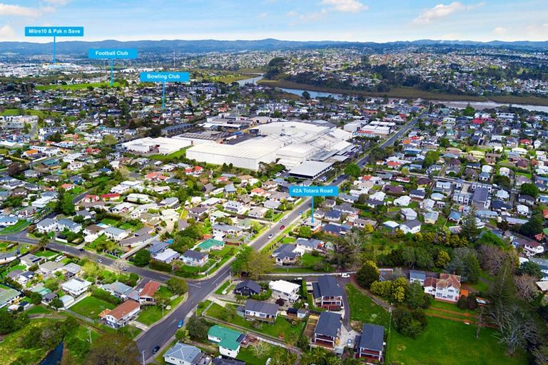 Photo of property in 42a Totara Road, Te Atatu Peninsula, Auckland, 0610