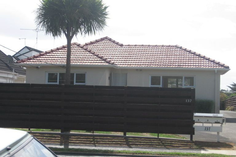 Photo of property in 1/137 Shakespeare Road, Milford, Auckland, 0620