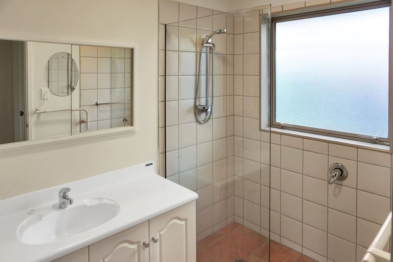 Photo of property in 2/2a Chilcombe Street, Ilam, Christchurch, 8041