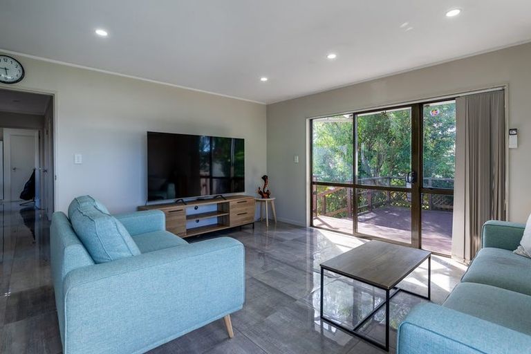 Photo of property in 1/13 Martin Place, Kelston, Auckland, 0602