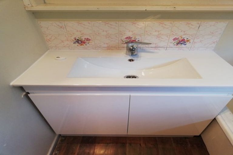 Photo of property in 53 Stewart Drive, Newlands, Wellington, 6037