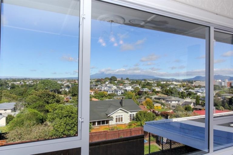Photo of property in 114 Belt Road, New Plymouth, 4310