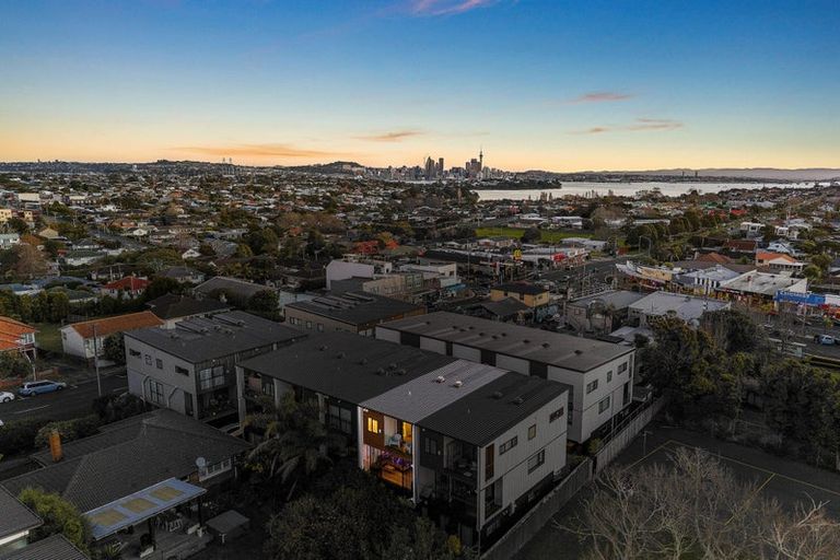 Photo of property in 7/16 Williamson Avenue, Belmont, Auckland, 0622