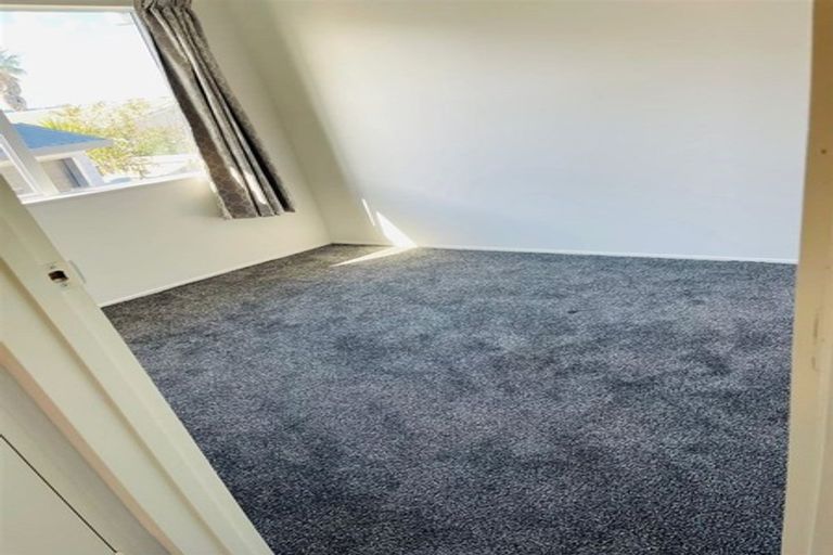 Photo of property in 2/43 Solveig Place, Randwick Park, Auckland, 2105