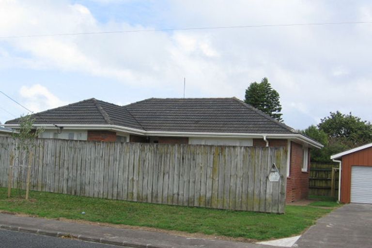 Photo of property in 2a Kelkirk Street, Kelston, Auckland, 0602