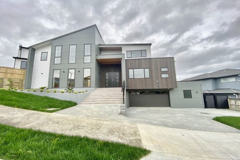 Photo of property in 27 Colliston Rise, Pinehill, Auckland, 0632