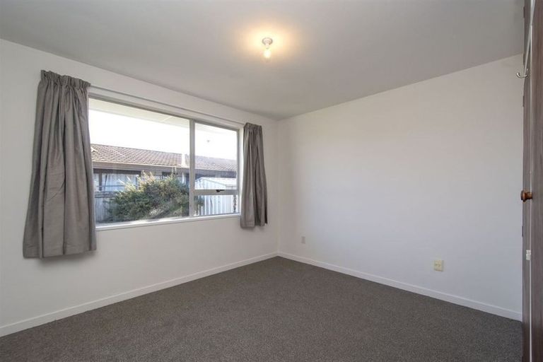 Photo of property in 2/5 Chilton Drive, Mairehau, Christchurch, 8052
