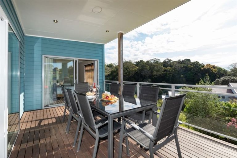 Photo of property in 11 Robertson Street, Russell, 0202