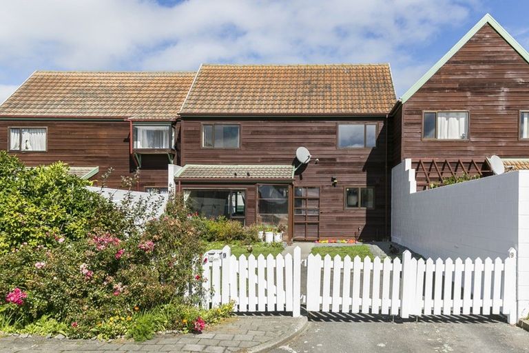 Photo of property in 9/17 Randwick Crescent, Moera, Lower Hutt, 5010