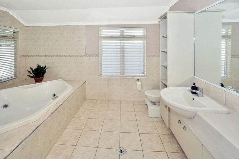 Photo of property in 48 Oxford Street, Te Puke, 3119