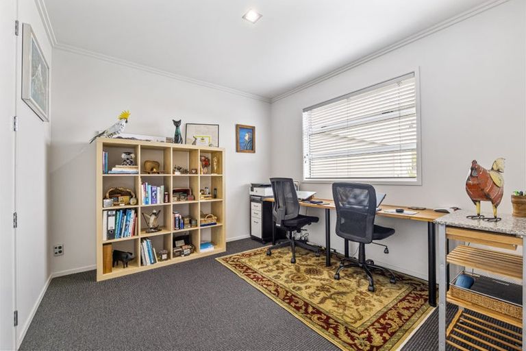 Photo of property in 9b Chilman Street, Strandon, New Plymouth, 4312