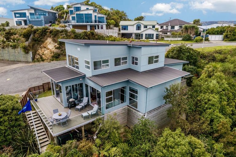 Photo of property in 5 Seascape View, Paremata, Porirua, 5024