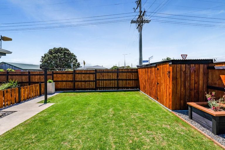 Photo of property in 17 Hira Street, Ohawe, Hawera, 4671