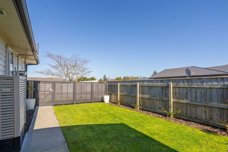 Photo of property in 2 Walnut Lane, Carterton, 5713