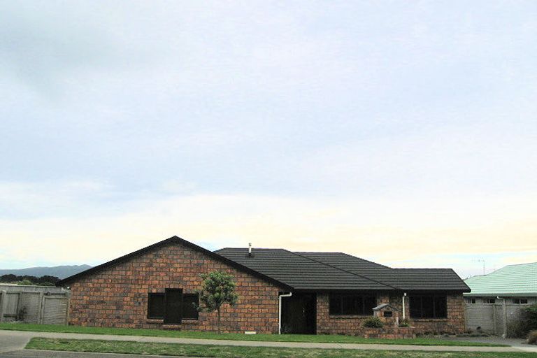 Photo of property in 8 Rifleman Lane, Paraparaumu Beach, Paraparaumu, 5032