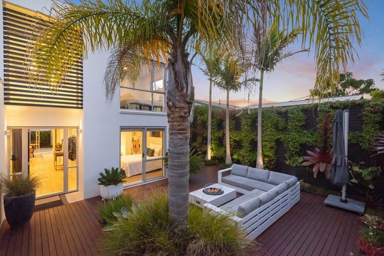 Photo of property in 15 Waitemata Road, Hauraki, Auckland, 0622