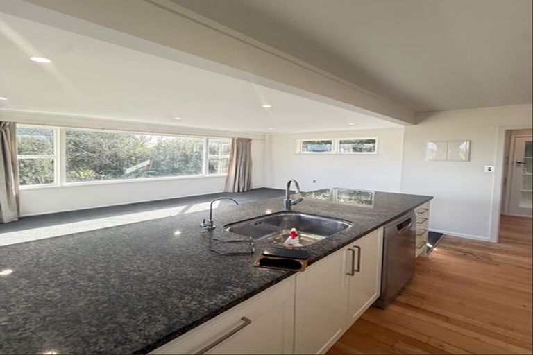 Photo of property in 5 Tiri Road, Manly, Whangaparaoa, 0930