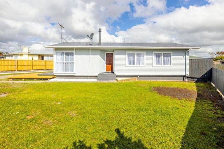 Photo of property in 24 President Avenue, Papakura, 2110