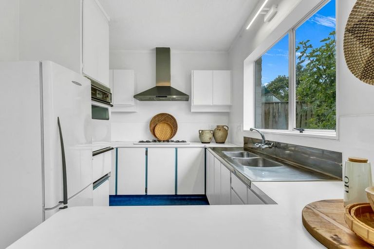 Photo of property in 3b Hunter Place, Merrilands, New Plymouth, 4312