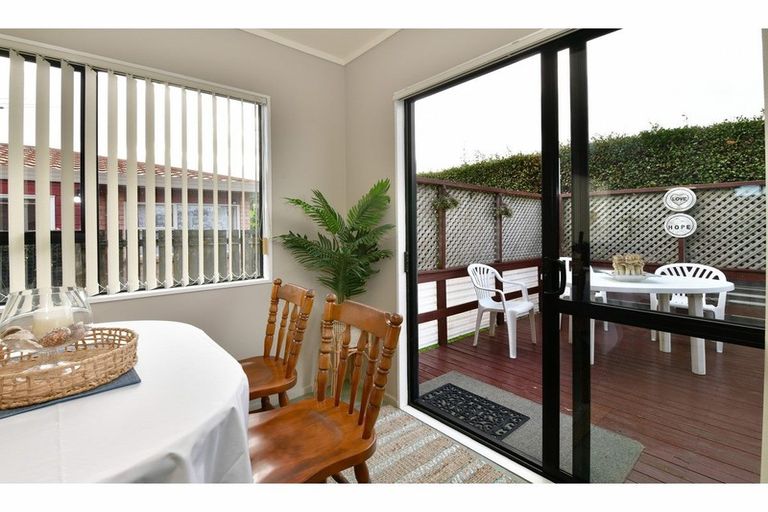 Photo of property in 2/28 Lakeside Drive, Orewa, 0931