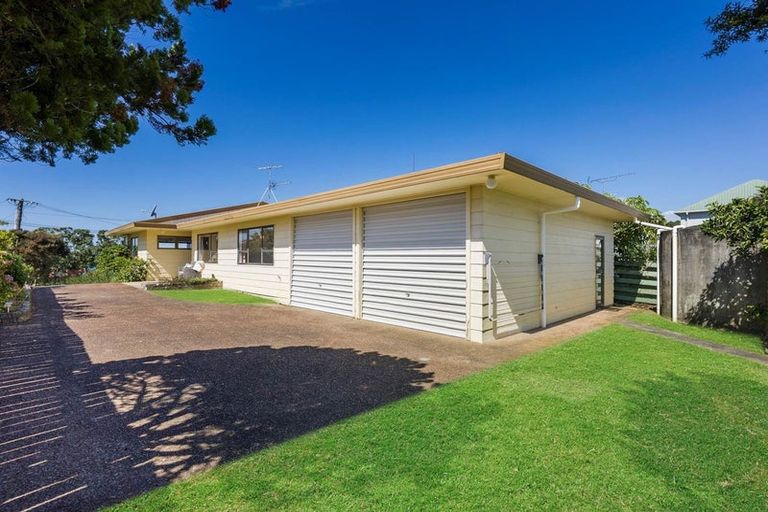 Photo of property in 12 Melandra Road, Stanmore Bay, Whangaparaoa, 0932