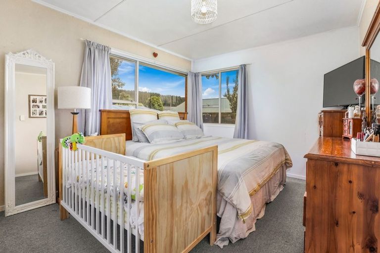 Photo of property in 21 Fenruss Street, Fairy Springs, Rotorua, 3015