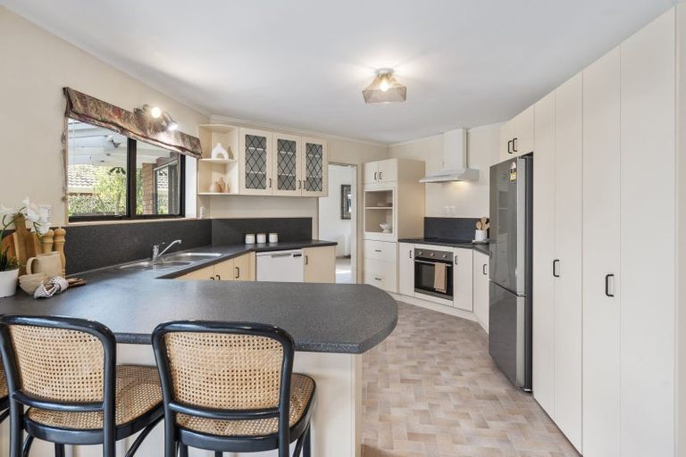 Photo of property in 11 Lynwood Place, Owhata, Rotorua, 3010