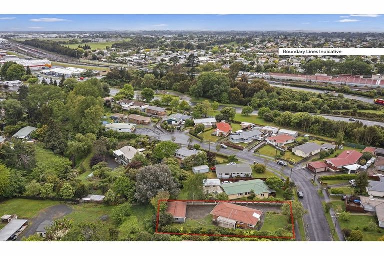 Photo of property in 35 Frederick Drive, Dinsdale, Hamilton, 3204