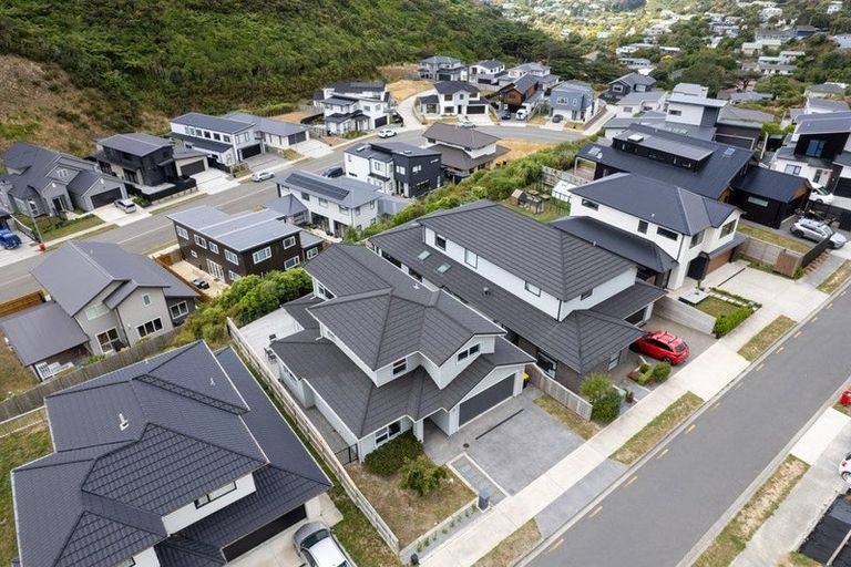 Photo of property in 3 Riroriro Close, Crofton Downs, Wellington, 6035