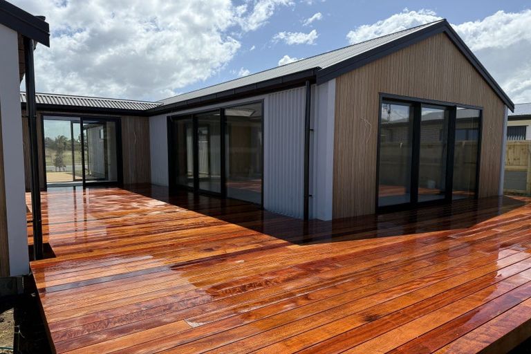 Photo of property in 3 Makakahi Street, Lytton West, 4071