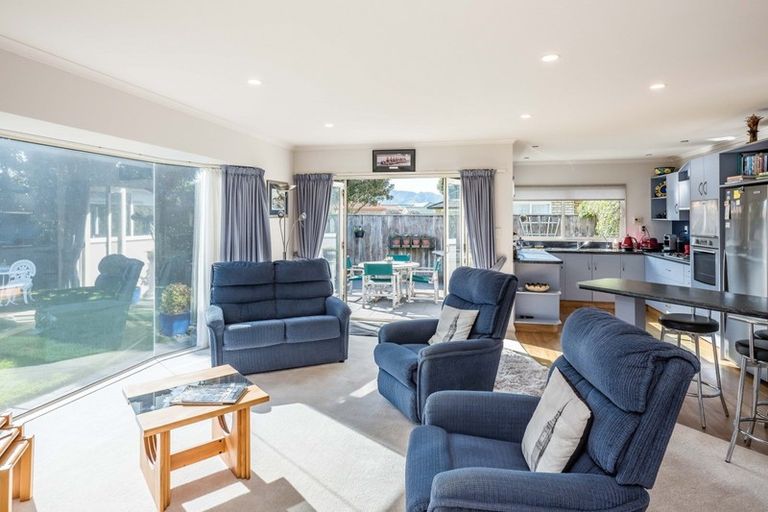 Photo of property in 10 Glen Loch Place, Paraparaumu, 5032