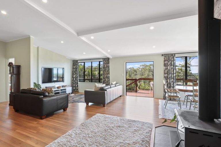 Photo of property in 305 Sturges Road, Henderson Valley, Auckland, 0612