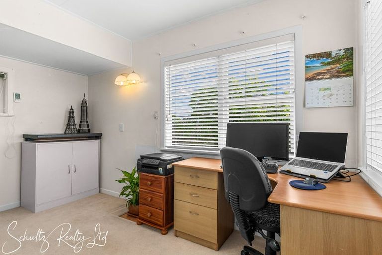 Photo of property in 25 Whaka Street, Maungaturoto, 0520