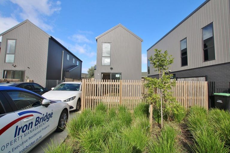 Photo of property in 14 Otaimako Place, Mangere, Auckland, 2022