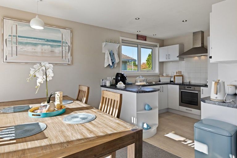 Photo of property in 21 La Perouse Place, Northcote, Christchurch, 8052